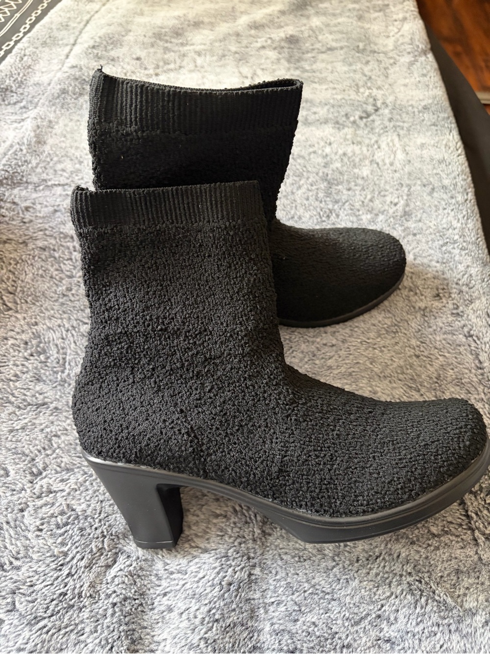 bernie mev. Black Knit Heeled Ankle Boots